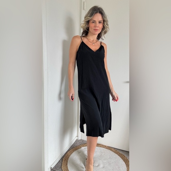 Cuyana Silk Slip Dress Black - Picture 3 of 17